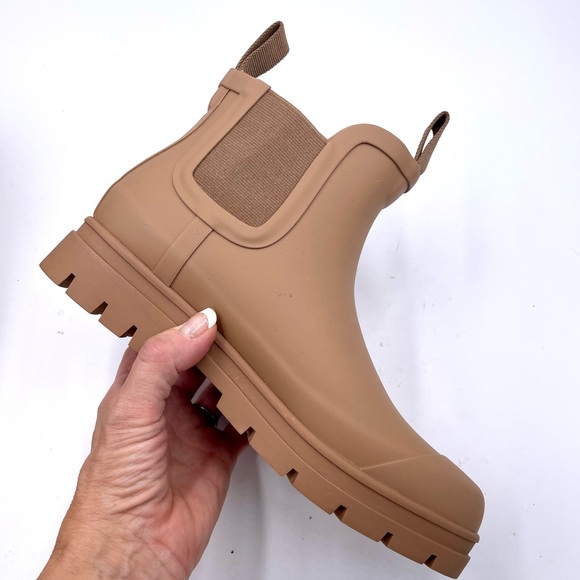 NEW Everlane Tawny Brown Tan Chelsea Rain Boot in Size 6 - Picture 6 of 11